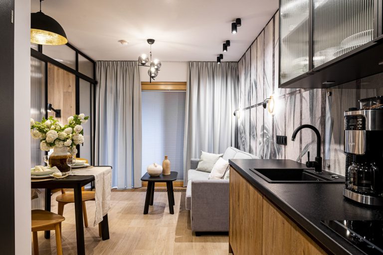 Mały metraż, wielkie możliwości – triki optyczne, które powiększą każdą kawalerkę